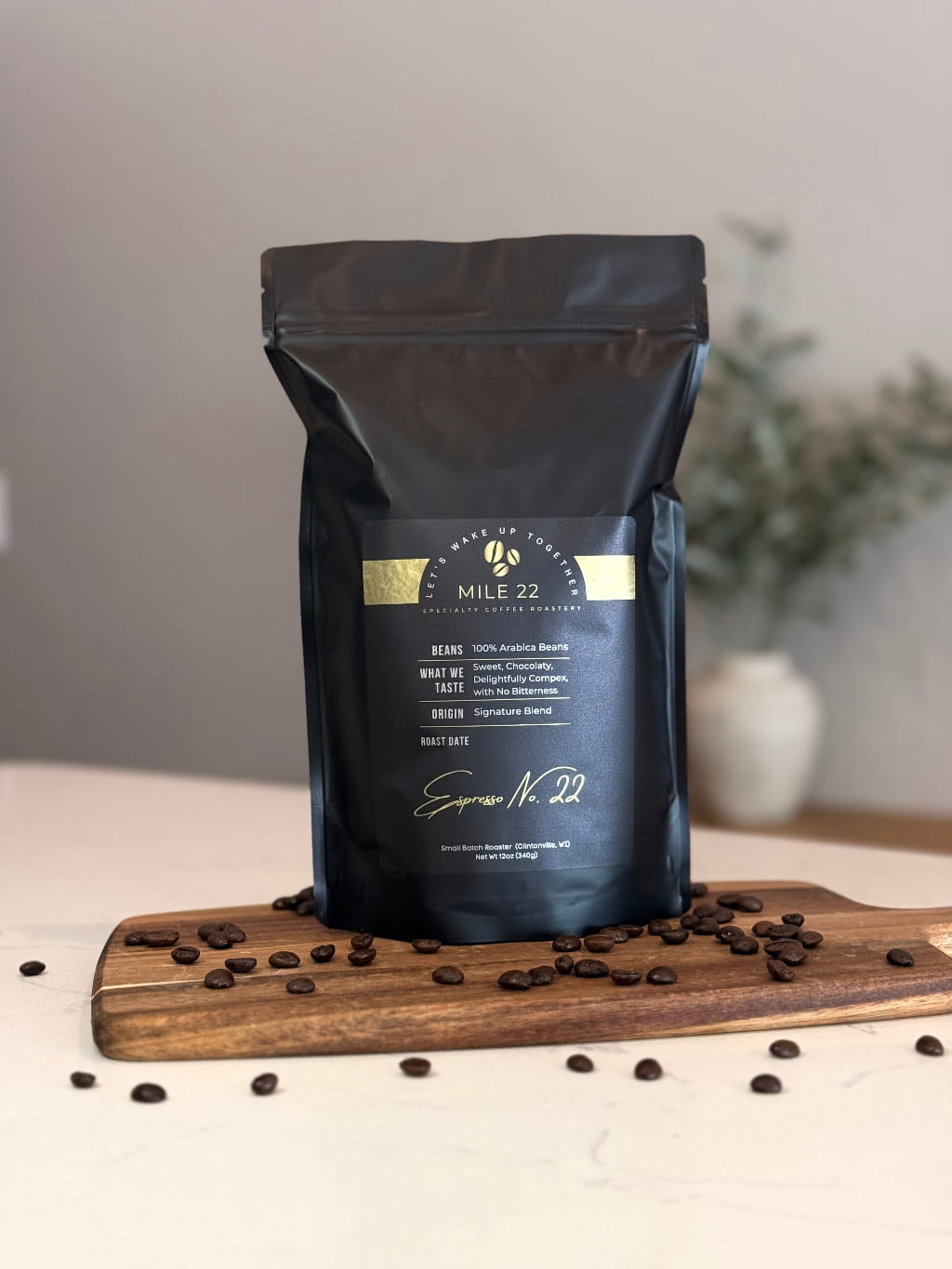 Buy Espresso No 22 coffee beans online made from 100% Arabica, freshly roasted with sweet chocolate flavor and smooth complex finish, perfect for espresso and rich daily coffee
