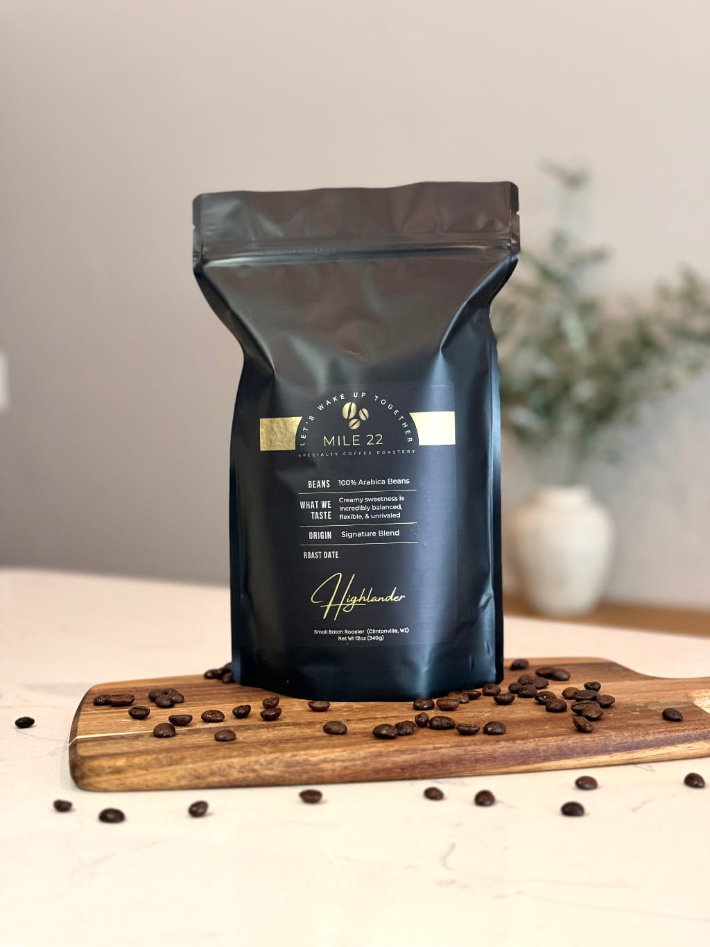 Buy Highlander coffee beans online made from 100% Arabica, freshly roasted for smooth balanced flavor with rich sweetness, perfect for daily coffee brewing and specialty coffee lovers