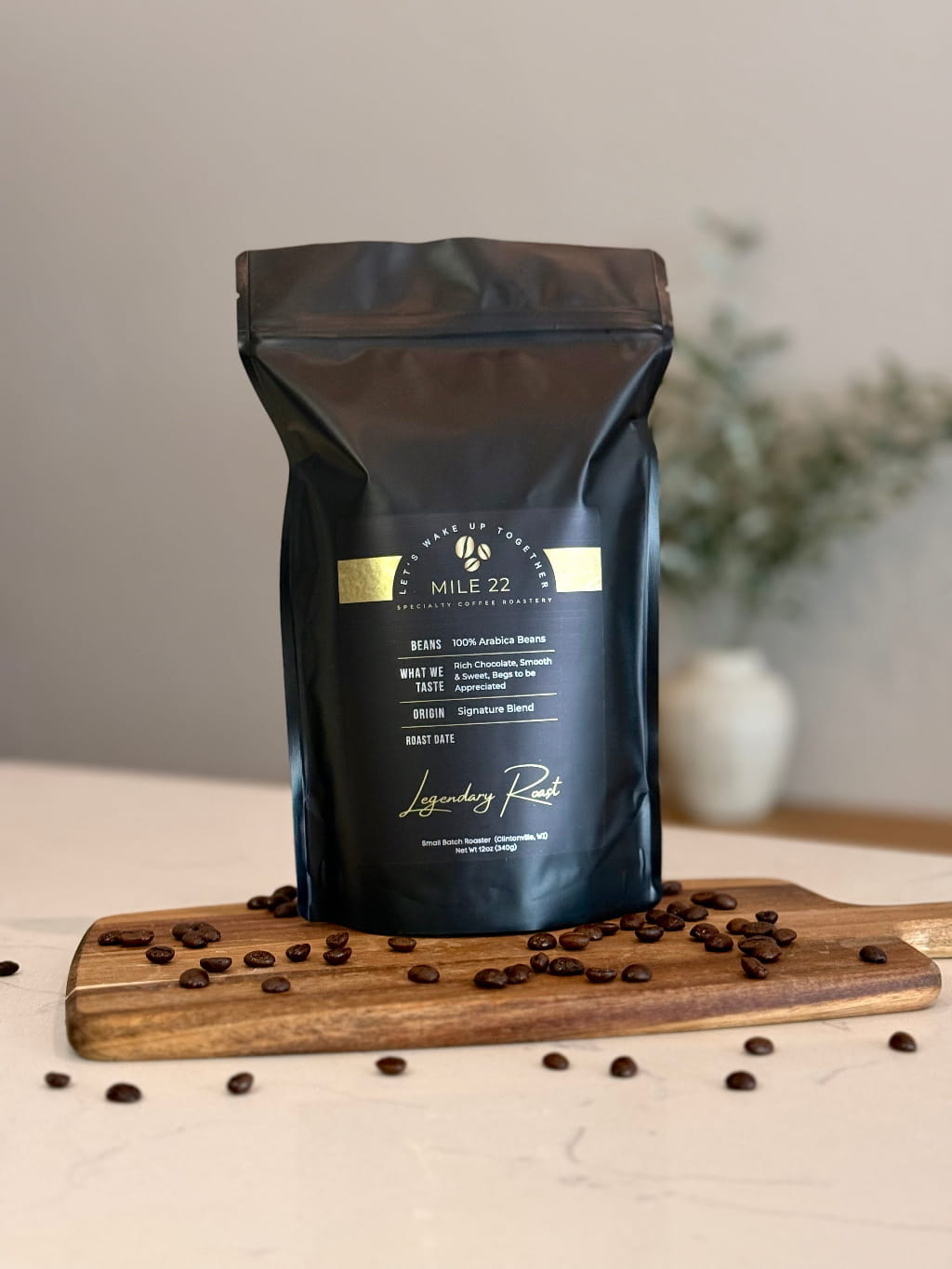 Buy Legendary Roast coffee beans online made from 100% Arabica, freshly roasted with rich chocolate flavor and smooth sweet finish, perfect for bold balanced coffee and daily brewing